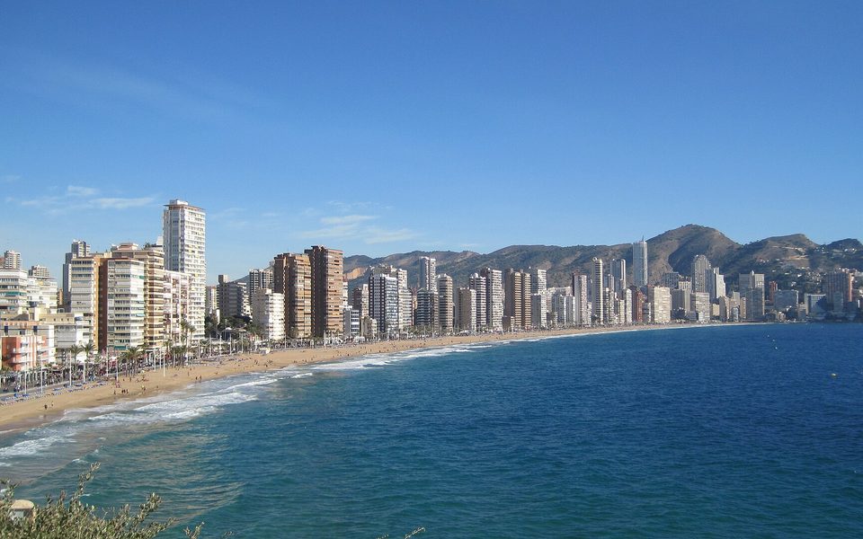 Levante-stranden og Benidorms skyline set fra udsigtspunktet