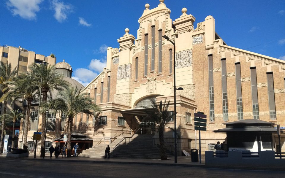 Facaden på Mercado Central i Alicante