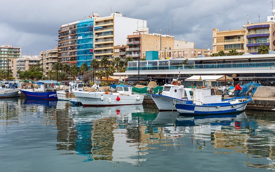 Udsigt over kysten ved Santa Pola på Costa Blanca