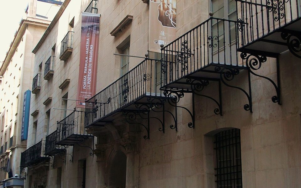 Palacio Gravina med MUBAG i Alicantes gamle by