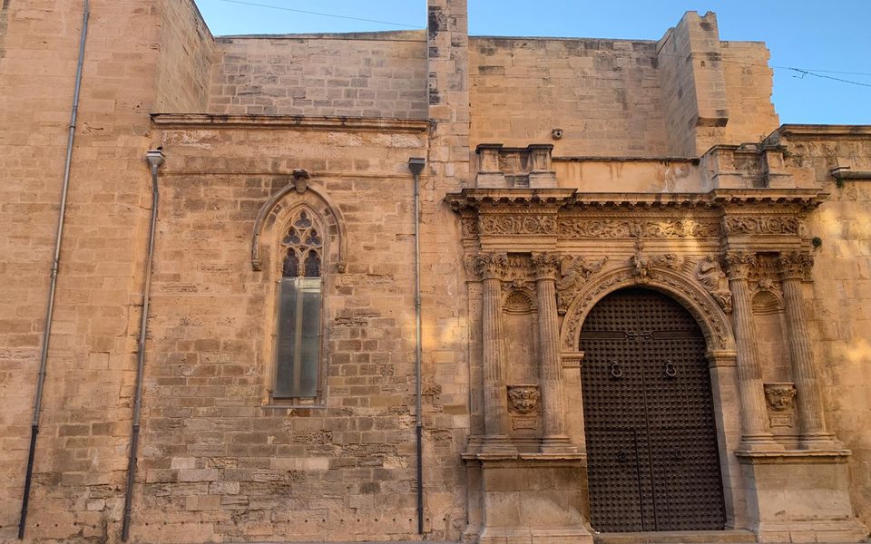 Orihuelas historiske centrum med katedral og gamle byhuse