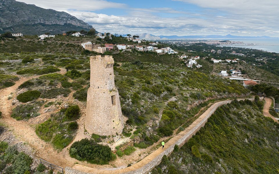 Torre del Gerro på højden over Les Rotes i Dénia