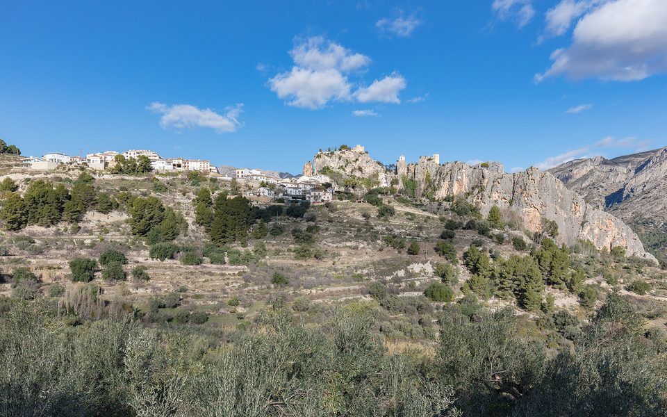 El Castell de Guadalest med klippeborg og bjergdal