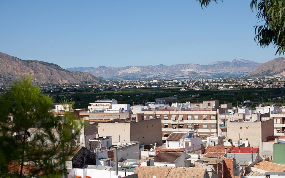 Vega Bajas flade landbrugslandskab i den sydlige del af Alicante-provinsen