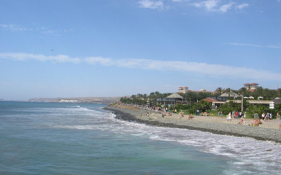 Solrig vinterdag ved kysten på Gran Canaria
